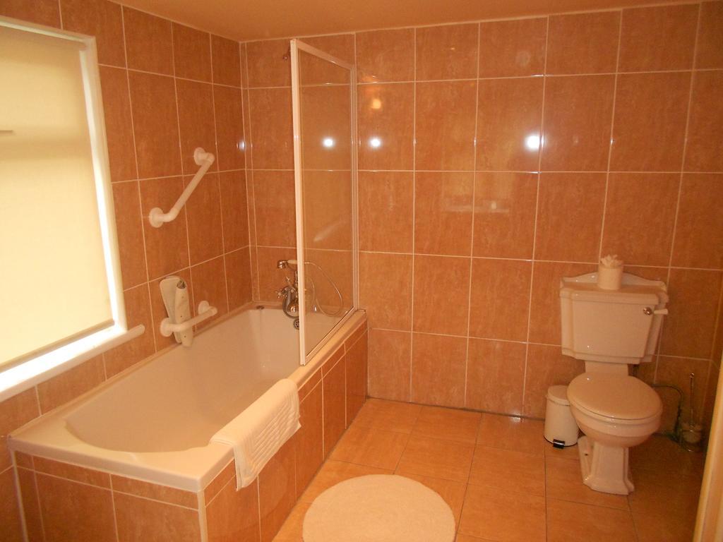 Tralia Farmhouse Self Catering Farranfore Room photo